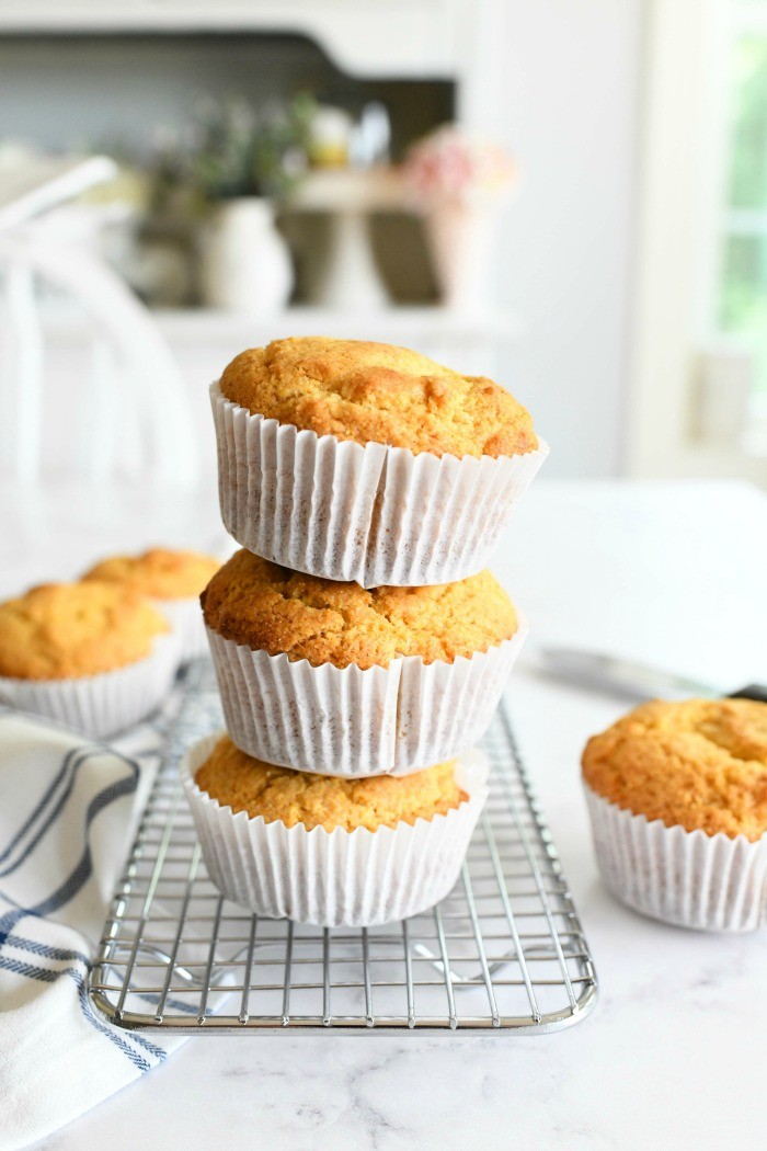 Jumbo Cornbread Muffins (Really Moist) - Muffin Tin Recipes