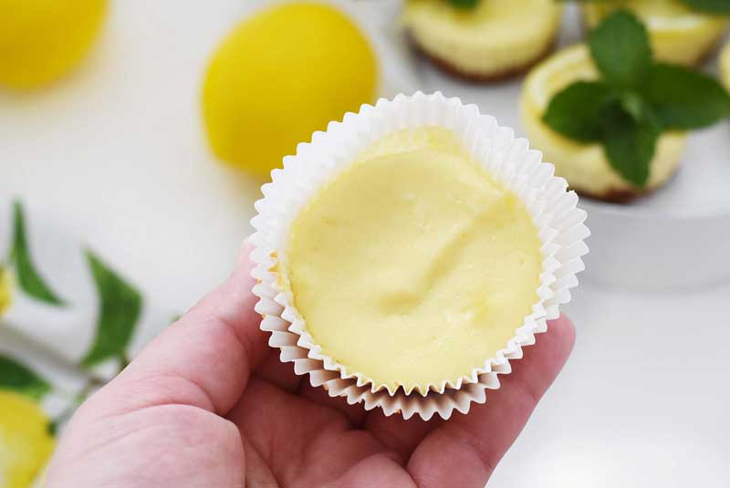 https://muffintinrecipes.com/wp-content/uploads/2021/01/cheesecakes-in-cupcake-liners.jpg